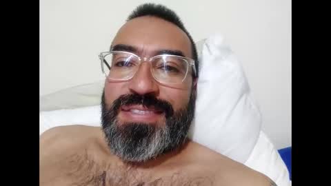 Snapshot of luis2988z chatting on 01-26-25, 11:39 Hairyman online show from 01-26-25, 11:39