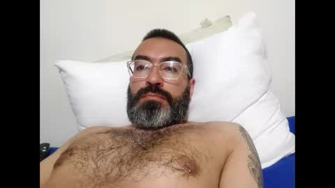 Snapshot of luis2988z chatting on 01-27-25, 04:09 Hairyman online show from 01-27-25, 04:09