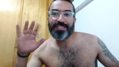 Snapshot of luis2988z chatting on 01-31-25, 02:58 Hairyman online show from 01-31-25, 02:58