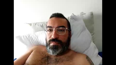 Snapshot of luis2988z chatting on 02-02-25, 04:00 Hairyman online show from 02-02-25, 04:00