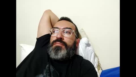 Snapshot of luis2988z chatting on 02-03-25, 12:25 Hairyman online show from 02-03-25, 12:25