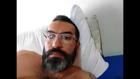 Snapshot of luis2988z chatting on 02-04-25, 12:44 Hairyman online show from 02-04-25, 12:44