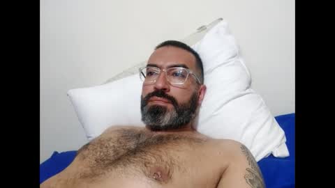 Snapshot of luis2988z chatting on 02-06-25, 04:10 Hairyman online show from 02-06-25, 04:10