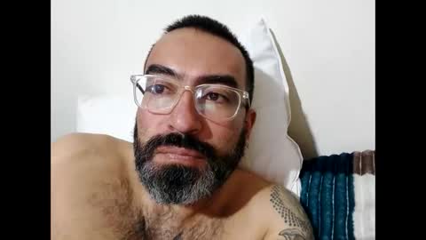 Snapshot of luis2988z chatting on 02-13-25, 05:16 Hairyman online show from 02-13-25, 05:16