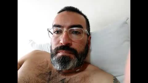 Snapshot of luis2988z chatting on 02-16-25, 09:27 Hairyman online show from 02-16-25, 09:27