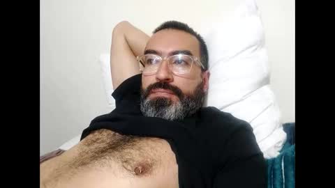 Snapshot of luis2988z chatting on 02-18-25, 03:21 Hairyman online show from 02-18-25, 03:21