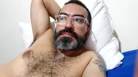 Snapshot of luis2988z chatting on 02-19-25, 02:33 Hairyman online show from 02-19-25, 02:33