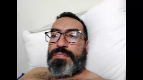 Snapshot of luis2988z chatting on 02-28-25, 02:42 Hairyman online show from 02-28-25, 02:42