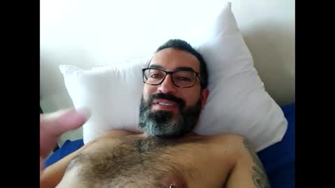 Snapshot of luis2988z chatting on 03-02-25, 02:21 Hairyman online show from 03-02-25, 02:21