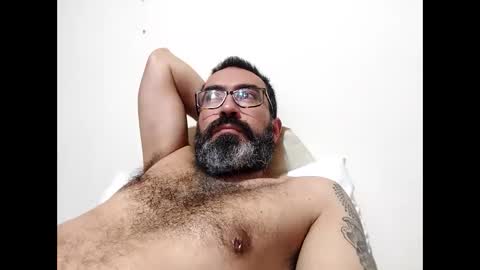 Snapshot of luis2988z chatting on 03-10-25, 01:12 Hairyman online show from 03-10-25, 01:12