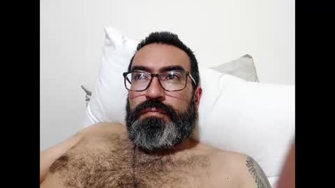 Snapshot of luis2988z chatting on 03-12-25, 02:30 Hairyman online show from 03-12-25, 02:30