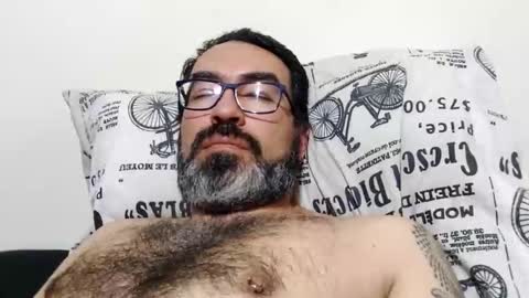 Snapshot of luis2988z chatting on 09-12-25, 07:19 Hairyman online show from 09-12-25, 07:19
