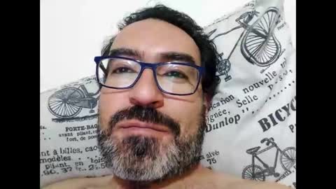 Snapshot of luis2988z chatting on 09-16-25, 04:46 Hairyman online show from 09-16-25, 04:46