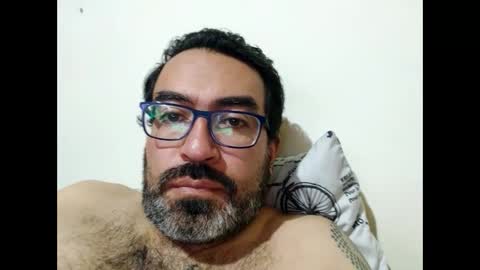 Snapshot of luis2988z chatting on 09-17-25, 04:14 Hairyman online show from 09-17-25, 04:14