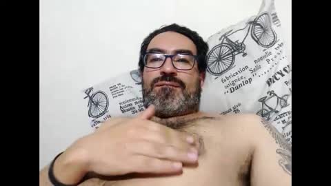 Snapshot of luis2988z chatting on 09-19-25, 12:56 Hairyman online show from 09-19-25, 12:56