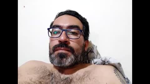 Snapshot of luis2988z chatting on 09-23-25, 04:59 Hairyman online show from 09-23-25, 04:59