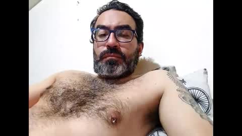 Snapshot of luis2988z chatting on 10-02-25, 05:58 Hairyman online show from 10-02-25, 05:58