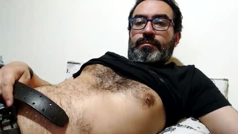 Snapshot of luis2988z chatting on 10-07-25, 01:47 Hairyman online show from 10-07-25, 01:47