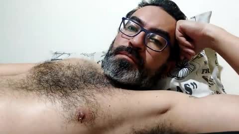 Snapshot of luis2988z chatting on 10-10-25, 02:10 Hairyman online show from 10-10-25, 02:10