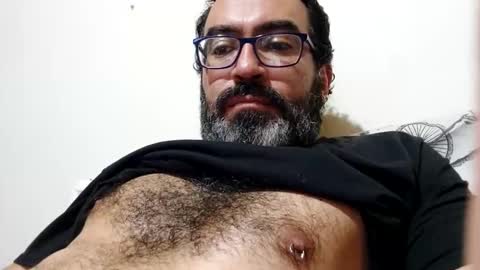 Snapshot of luis2988z chatting on 10-15-25, 03:06 Hairyman online show from 10-15-25, 03:06