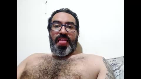 Snapshot of luis2988z chatting on 10-18-25, 02:58 Hairyman online show from 10-18-25, 02:58