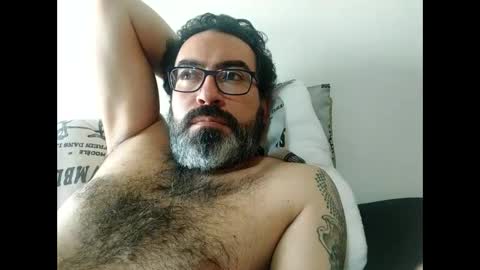 Snapshot of luis2988z chatting on 10-19-25, 07:36 Hairyman online show from 10-19-25, 07:36