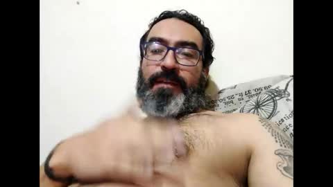 Snapshot of luis2988z chatting on 11-07-25, 01:16 Hairyman online show from 11-07-25, 01:16