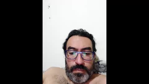 Snapshot of luis2988z chatting on 11-25-25, 03:39 Hairyman online show from 11-25-25, 03:39