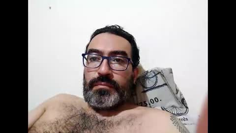 Snapshot of luis2988z chatting on 11-26-25, 03:18 Hairyman online show from 11-26-25, 03:18