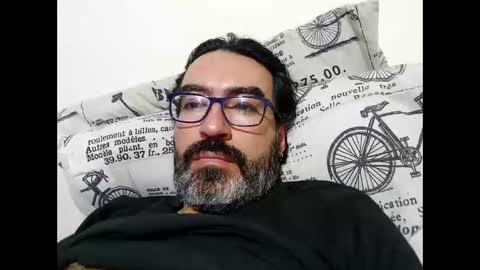 Snapshot of luis2988z chatting on 11-27-25, 02:57 Hairyman online show from 11-27-25, 02:57