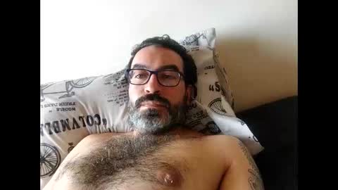 Snapshot of luis2988z chatting on 11-30-25, 02:43 Hairyman online show from 11-30-25, 02:43