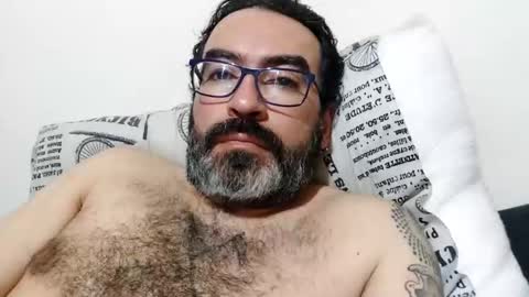 Snapshot of luis2988z chatting on 12-03-25, 04:31 Hairyman online show from 12-03-25, 04:31