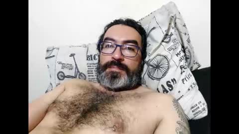 Snapshot of luis2988z chatting on 12-16-25, 04:06 Hairyman online show from 12-16-25, 04:06