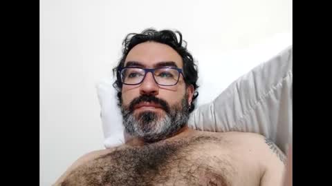 Snapshot of luis2988z chatting on 01-05-26, 10:35 Hairyman online show from 01-05-26, 10:35