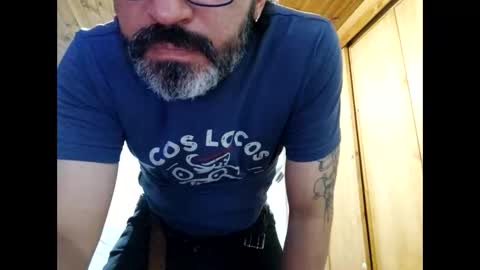 Snapshot of luis2988z chatting on 01-08-26, 12:46 Hairyman online show from 01-08-26, 12:46