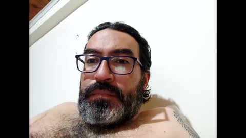 Snapshot of luis2988z chatting on 01-10-26, 04:47 Hairyman online show from 01-10-26, 04:47