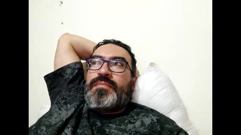 Snapshot of luis2988z chatting on 01-11-26, 11:43 Hairyman online show from 01-11-26, 11:43