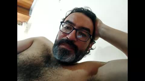 Snapshot of luis2988z chatting on 01-12-26, 02:33 Hairyman online show from 01-12-26, 02:33