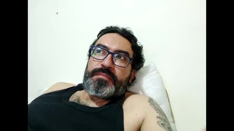 Snapshot of luis2988z chatting on 01-13-26, 02:39 Hairyman online show from 01-13-26, 02:39