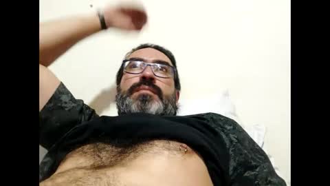 Snapshot of luis2988z chatting on 01-14-26, 01:22 Hairyman online show from 01-14-26, 01:22