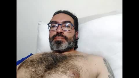 Snapshot of luis2988z chatting on 03-10-26, 03:11 Hairyman online show from 03-10-26, 03:11