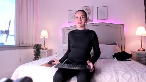 Snapshot of luisa__rosse chatting on 02-27-26, 11:32 Luisa online show from 02-27-26, 11:32