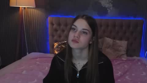 LuisaClover online show from 11-10-25, 01:43