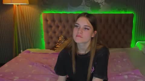 LuisaClover online show from 11-18-25, 02:43