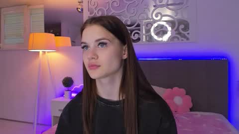 LuisaClover online show from 03-25-26, 03:18