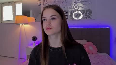 LuisaClover online show from 05-11-26, 12:33