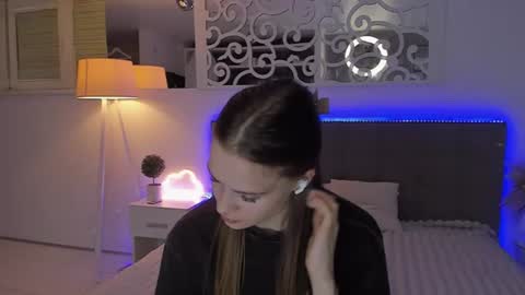 LuisaClover online show from 07-27-26, 01:01