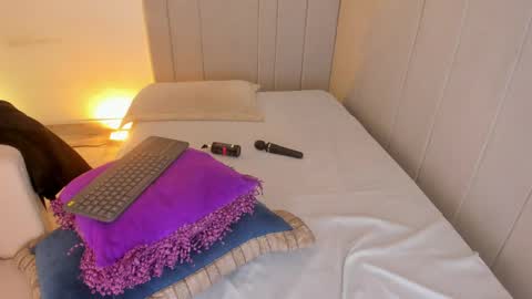 Snapshot of luisah_ chatting on 05-19-26, 01:56 L U I S A online show from 05-19-26, 01:56