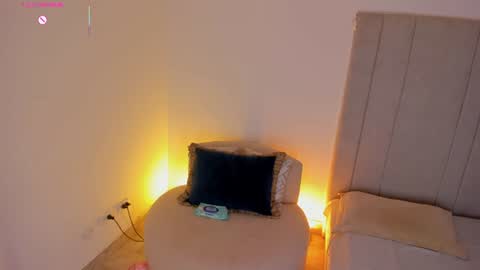 Snapshot of luisah_ chatting on 06-11-26, 02:53 L U I S A online show from 06-11-26, 02:53