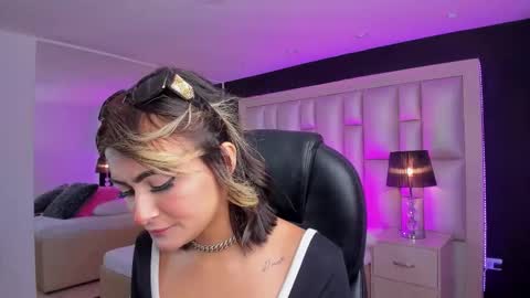 Luisa  online show from 12-17-25, 05:30